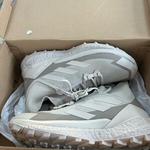 Adidas Women’s Terrex Free Hiker 2.0 - 9.5 - taupe/tan Sneakers